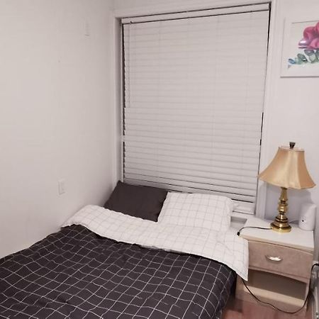 Private Suite With Separated Entrance 列治文 外观 照片
