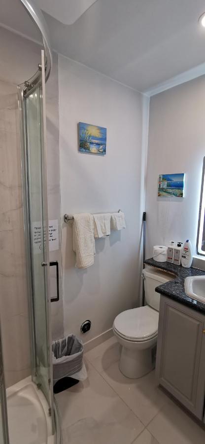Private Suite With Separated Entrance 列治文 外观 照片