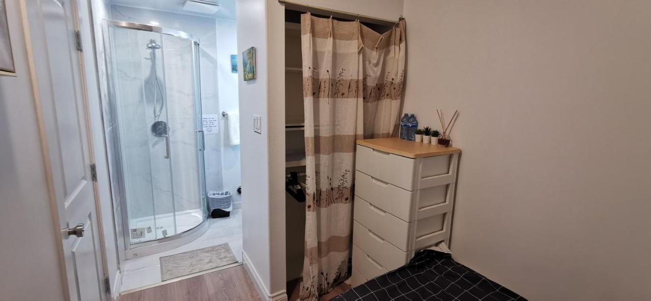 Private Suite With Separated Entrance 列治文 外观 照片