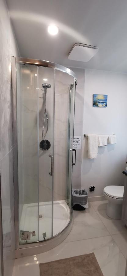 Private Suite With Separated Entrance 列治文 外观 照片